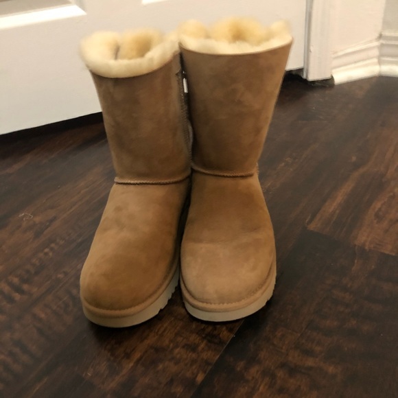 Ugg bow tie boots “not knock offs” - Picture 5 of 8